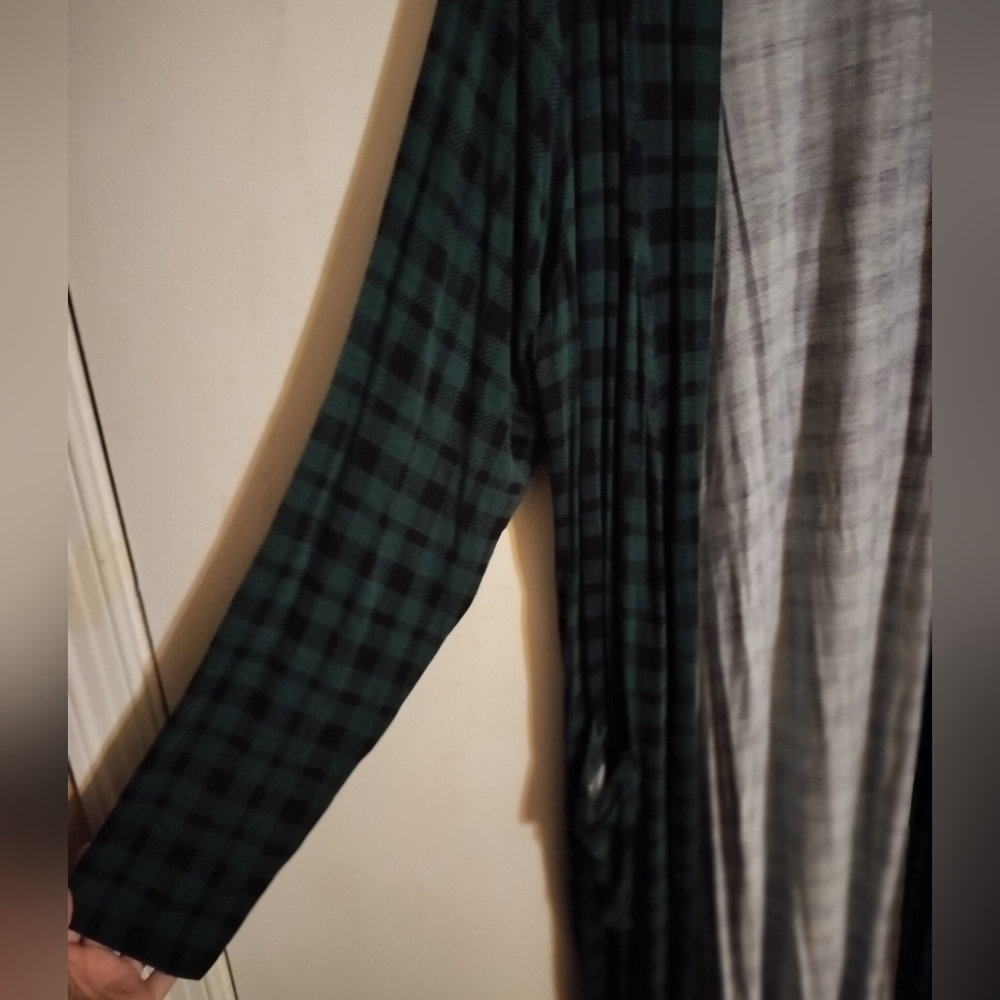 Gig and Max Gray Plaid Robe - Picture 2 of 3